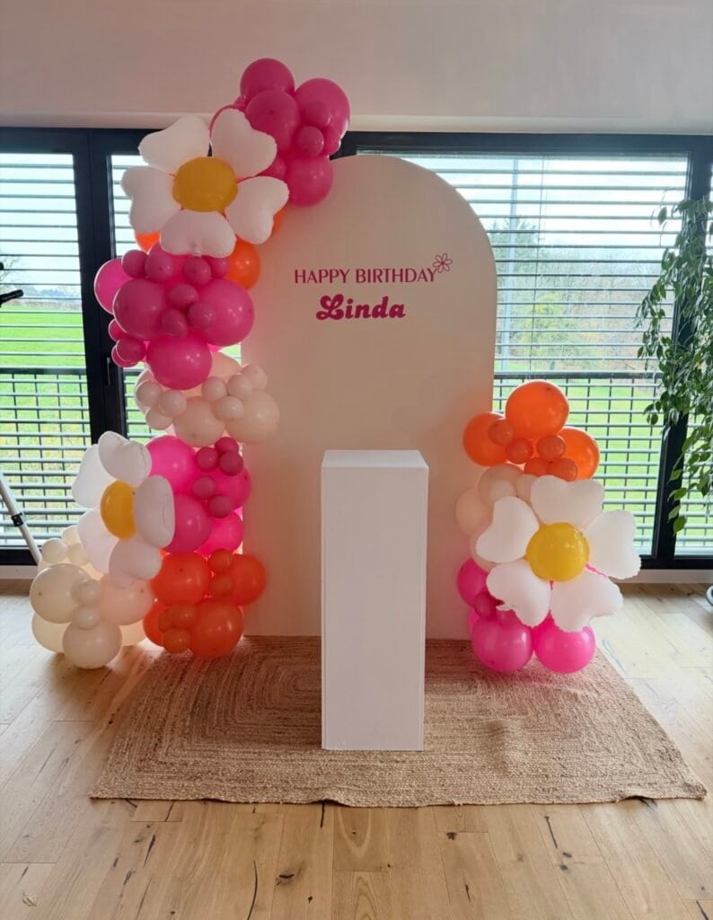 Accueil 6 Ballons en forme de fleurs pour décoration d'anniversaire de Linda à Luxembourg