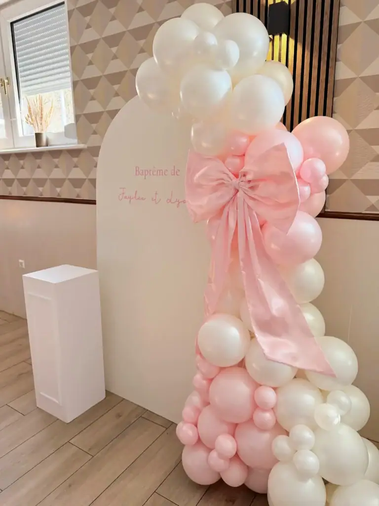 Accueil 5 Backdrop avec arche de Ballons roses et blancs pour décoration de baptême élégante et festive à Luxembourg
